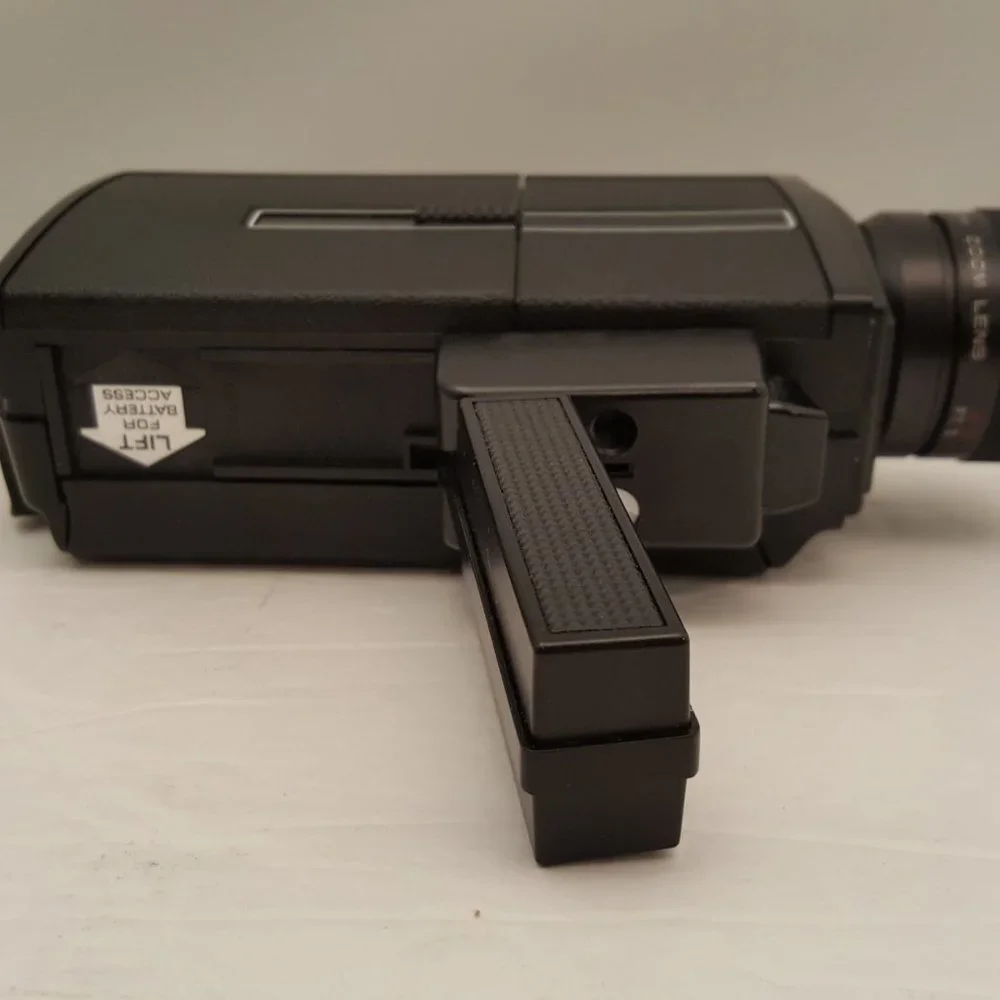 BELL & HOWELL 2230 microstar z XL Movie Camera w/ Kodachrome 40 Type A Cart